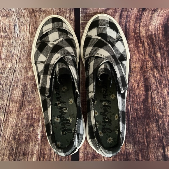 Gypsy Jazz | Black & White Plaid Canvas Shoes - Picture 4 of 10